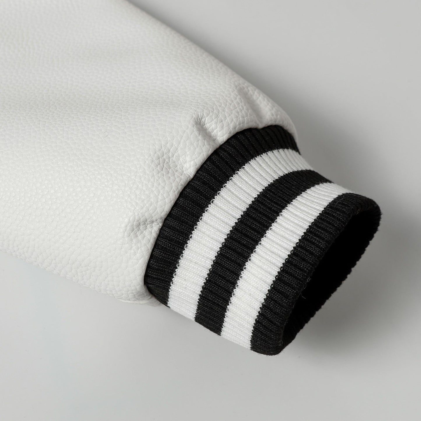 크롬하츠 레이어드 크로스 바시티 재킷 - 블랙 화이트 스트리트 스타일 아우터웨어 2208 