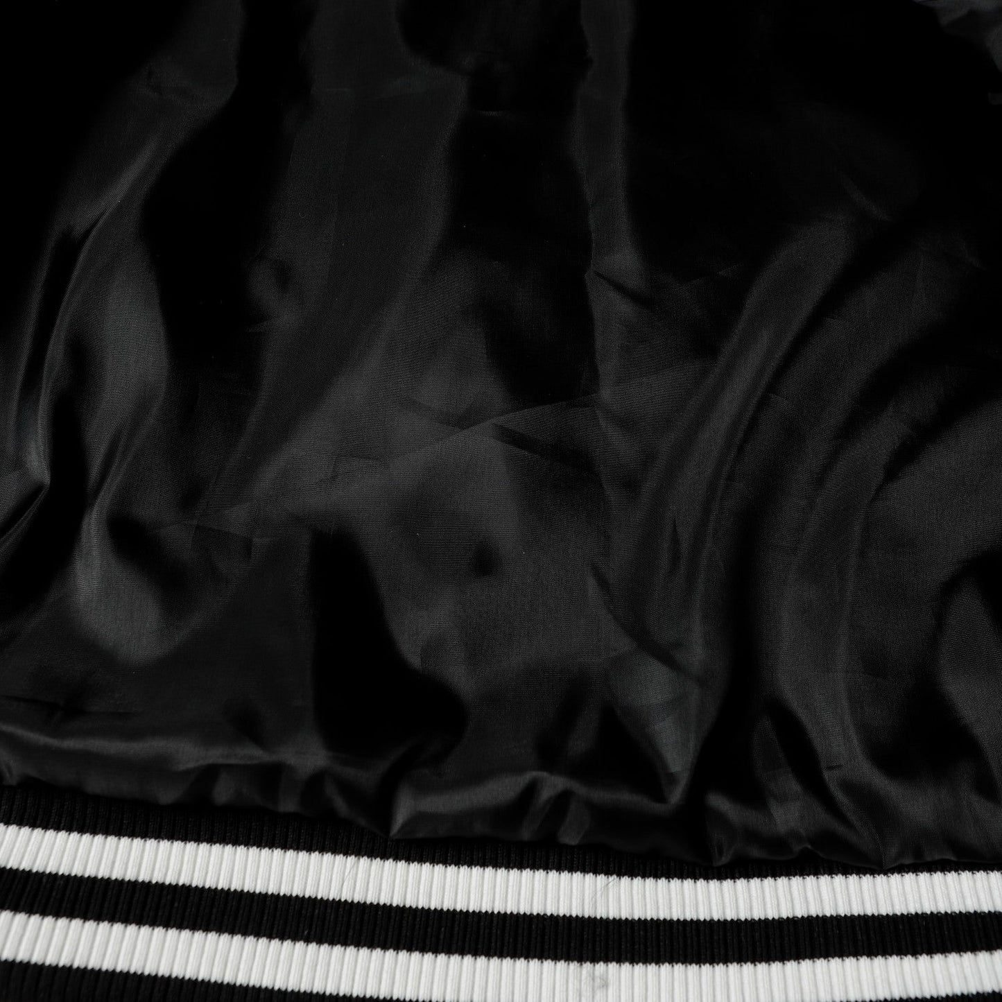 크롬하츠 레이어드 크로스 바시티 재킷 - 블랙 화이트 스트리트 스타일 아우터웨어 2208 