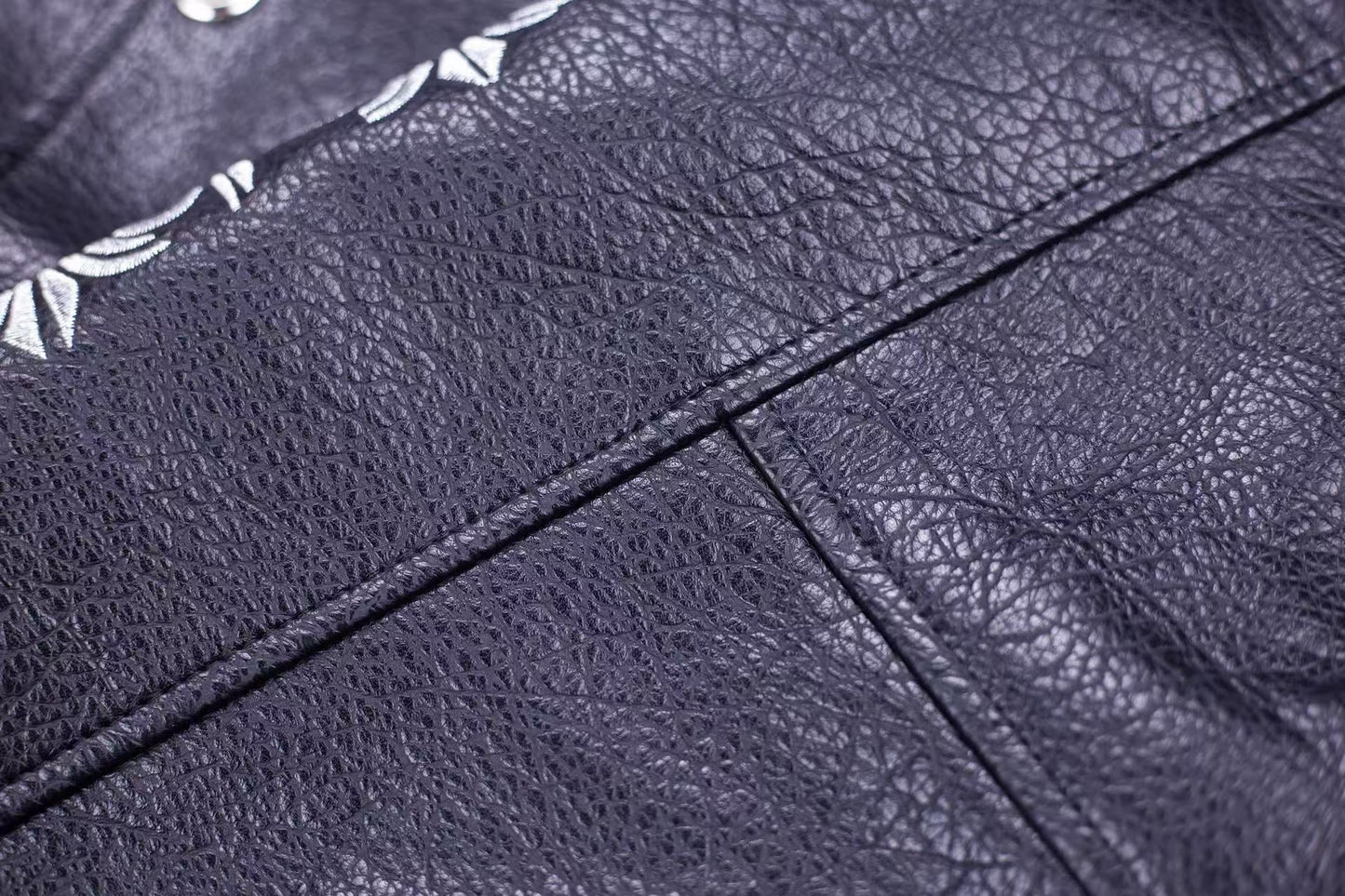 크롬하츠 플뢰르 드 리스 패치 바시티 재킷 - 그레이 타이다이 아우터웨어 A5588