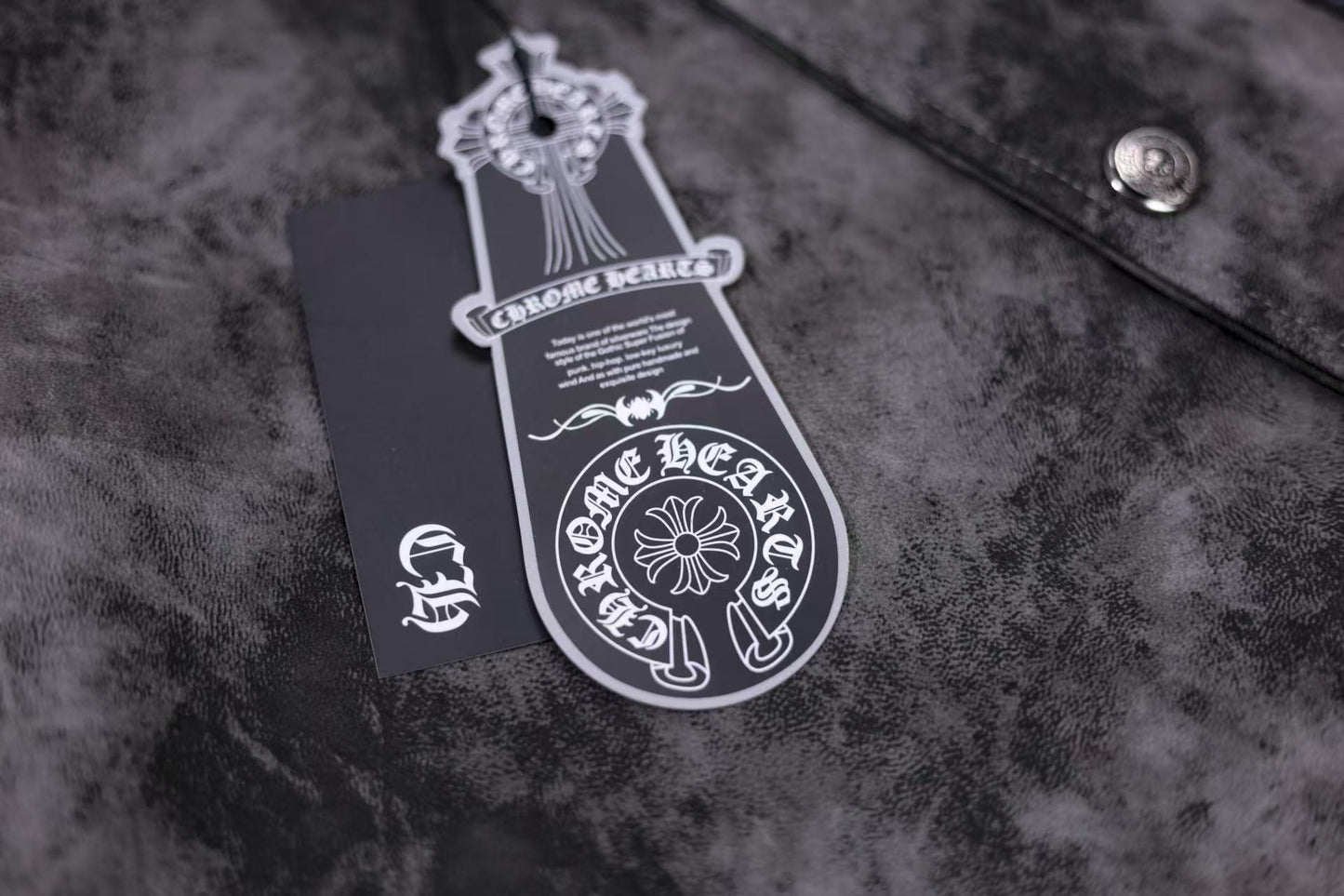 크롬하츠 플뢰르 드 리스 패치 바시티 재킷 - 그레이 타이다이 아우터웨어 A5588