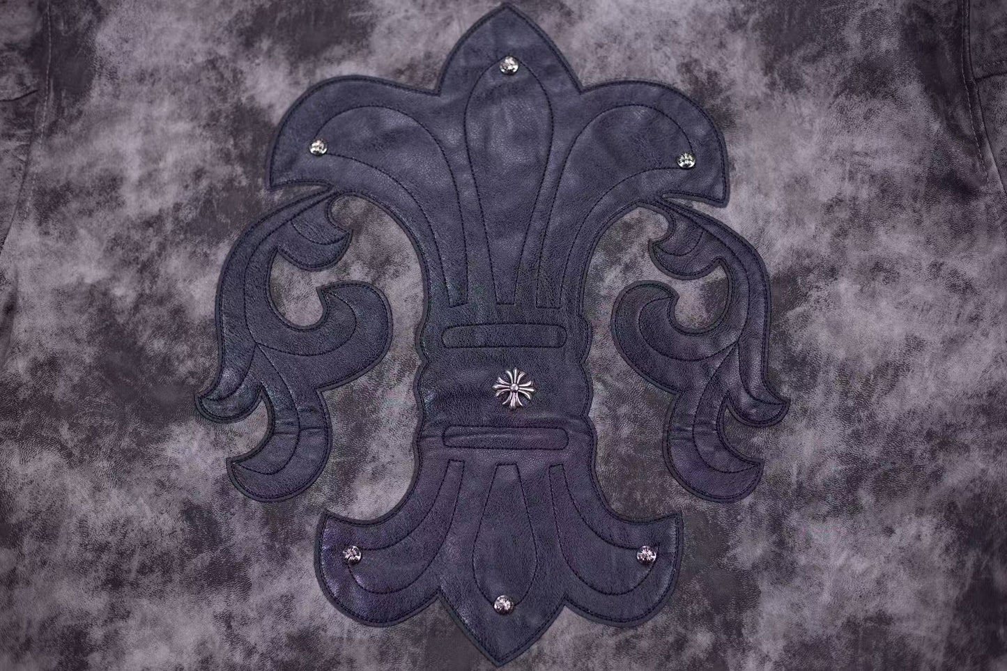 크롬하츠 플뢰르 드 리스 패치 바시티 재킷 - 그레이 타이다이 아우터웨어 A5588